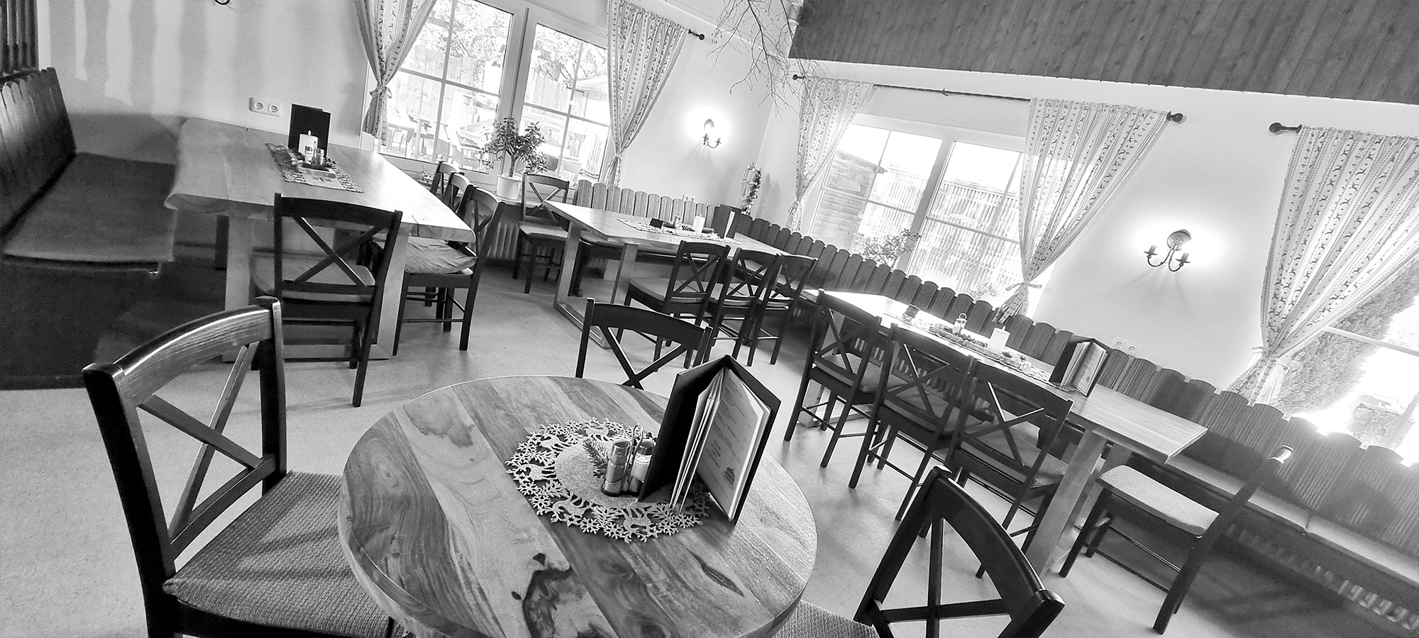 Tische und Sitzplätze im Restaurant Liftstube